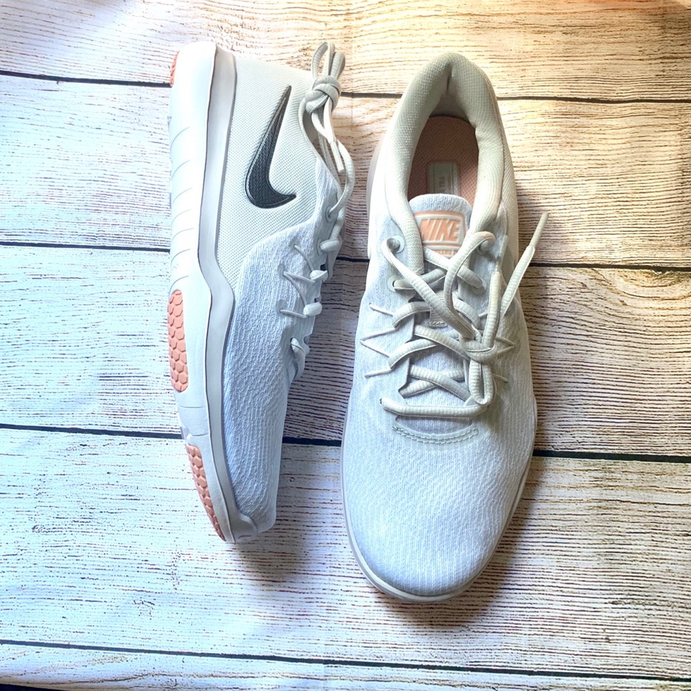 NIKE Light gray nike flex supreme